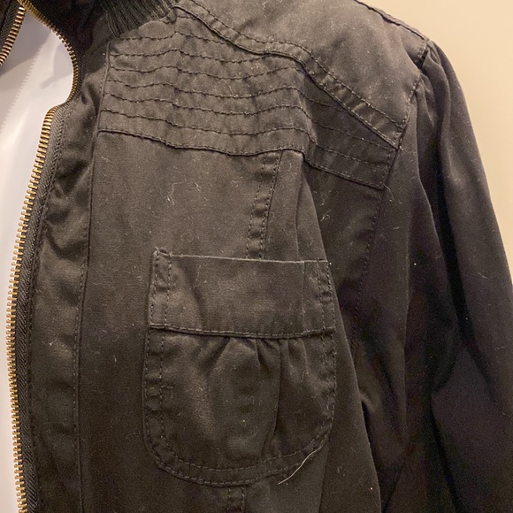 L black Charlotte Russe jacket. 4 pockets. Stretchy collar and cuffs - Picture 2 of 6